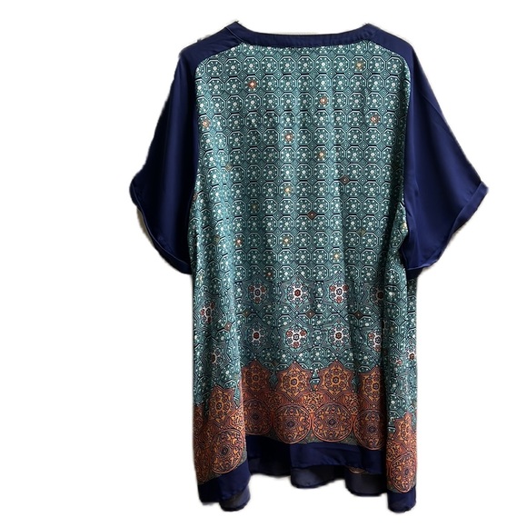 Signature Studio, Contemporary Style, Multi Colors, Notched Neckline Top, 2X - Picture 2 of 6